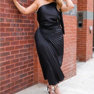 Never worn REBDOLLS  black asymmetrical dress size 3x